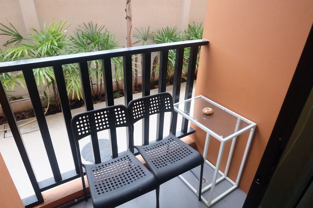 Oyo 127 D-Well Residence Hotel Bangkok Exterior photo