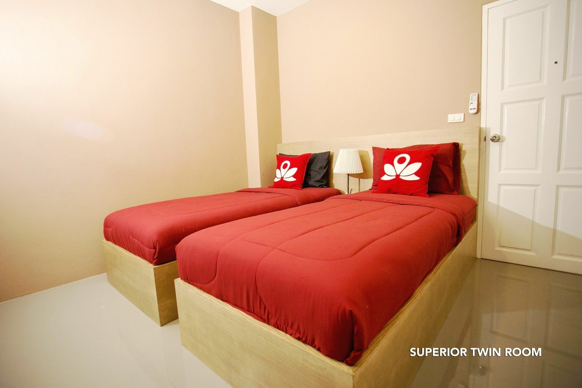 Oyo 127 D-Well Residence Hotel Bangkok Exterior photo