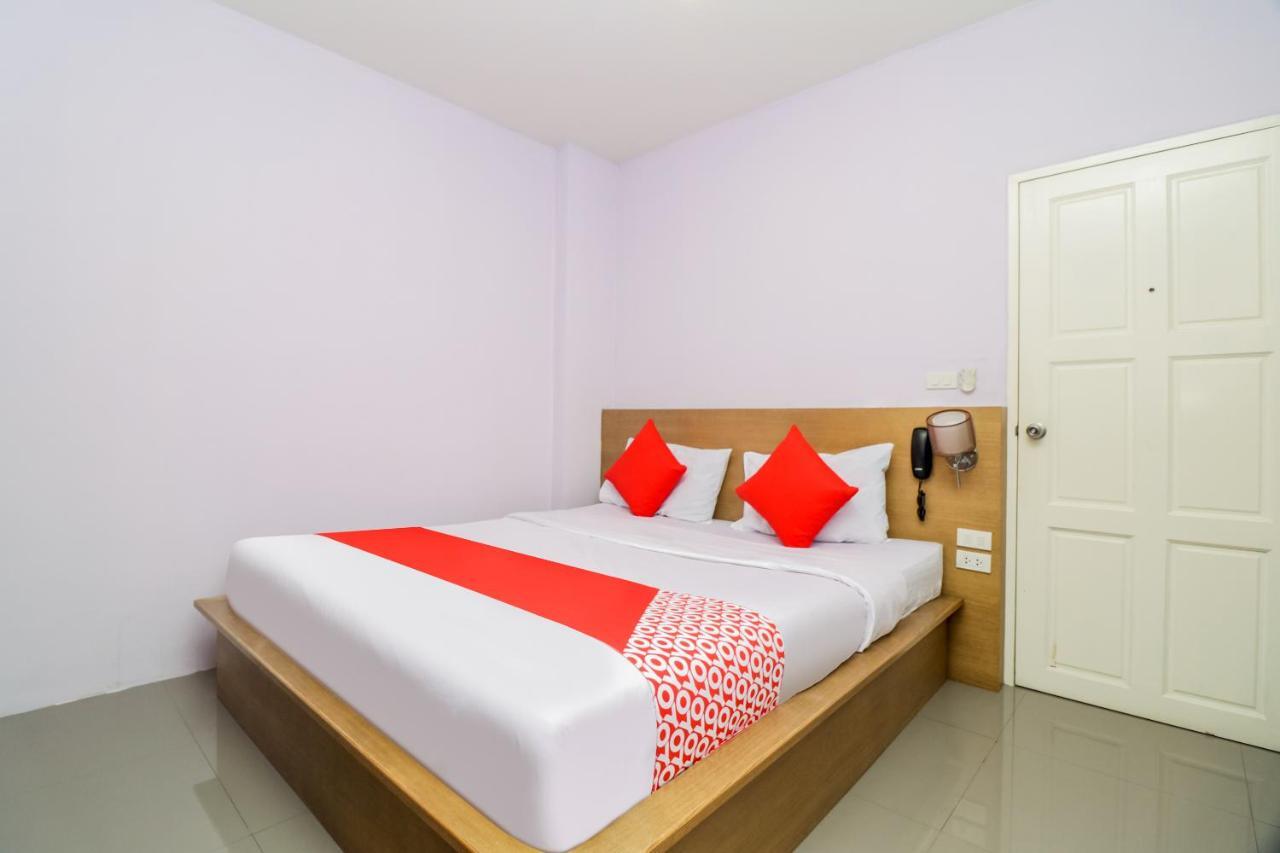 Oyo 127 D-Well Residence Hotel Bangkok Exterior photo