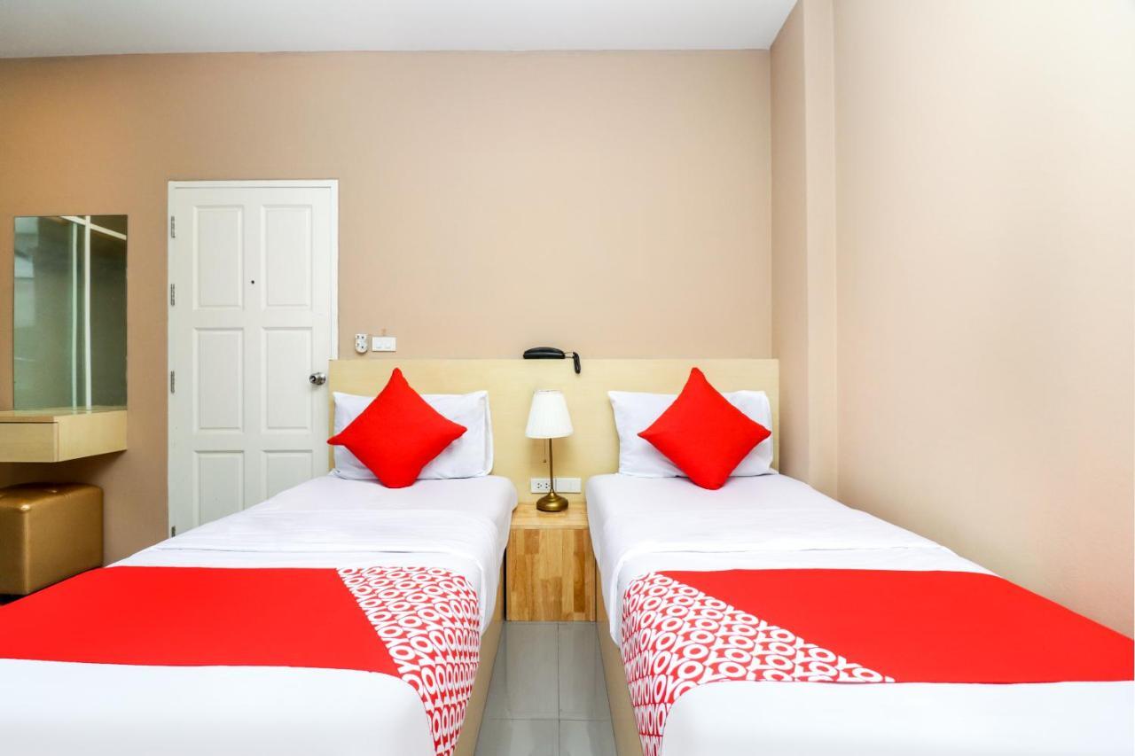 Oyo 127 D-Well Residence Hotel Bangkok Exterior photo